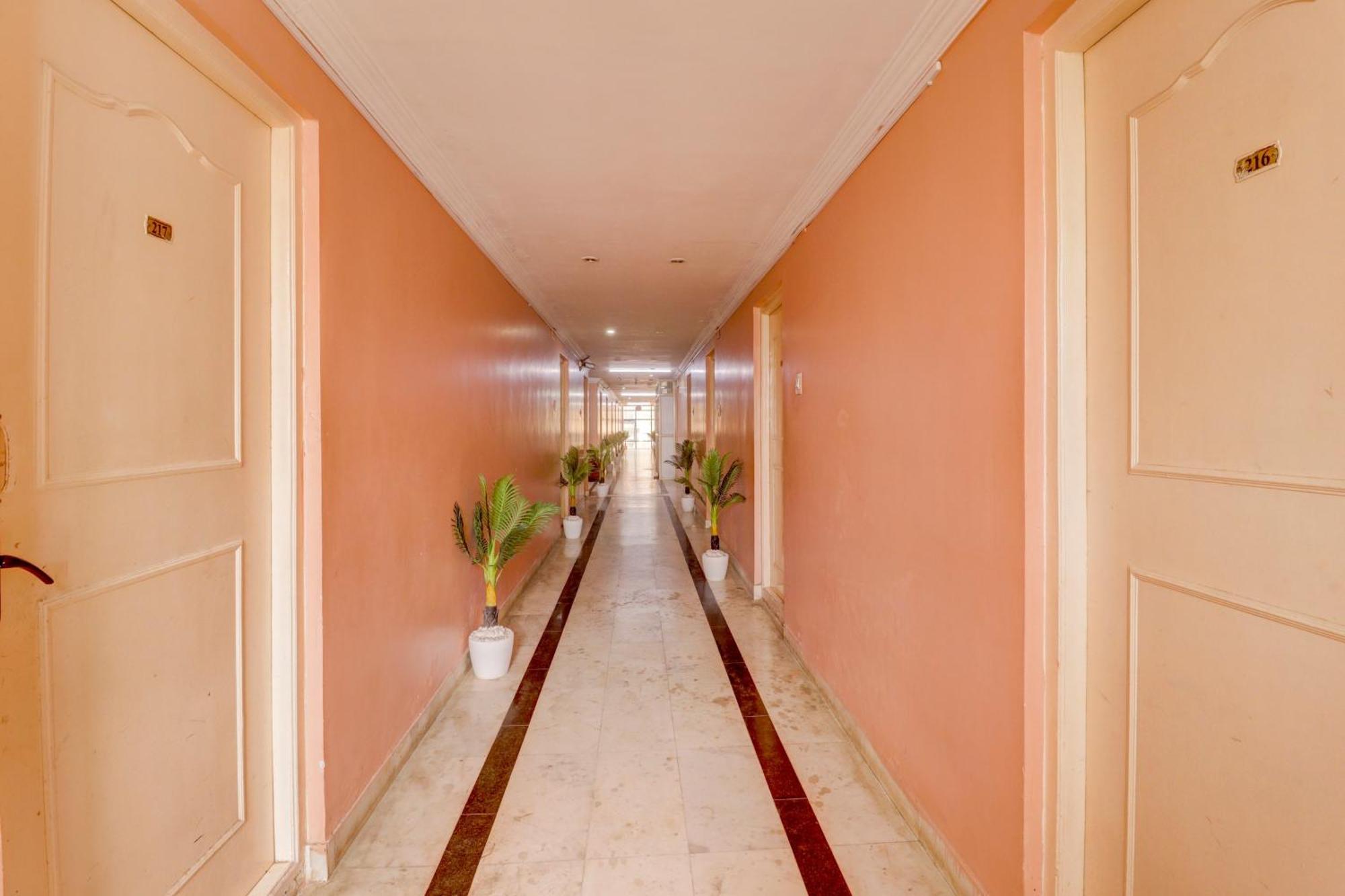 Collection O Royal Comfort Bangalore Esterno foto